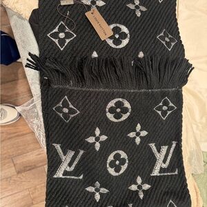 Louis Vuitton Monogram Black and Silver Scarf